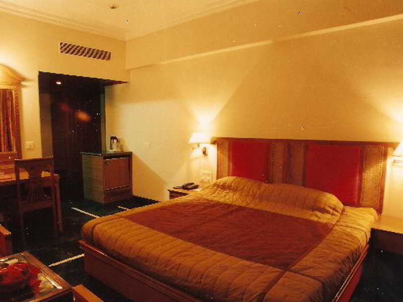 Hotel Raj Vilas Place — фото 1