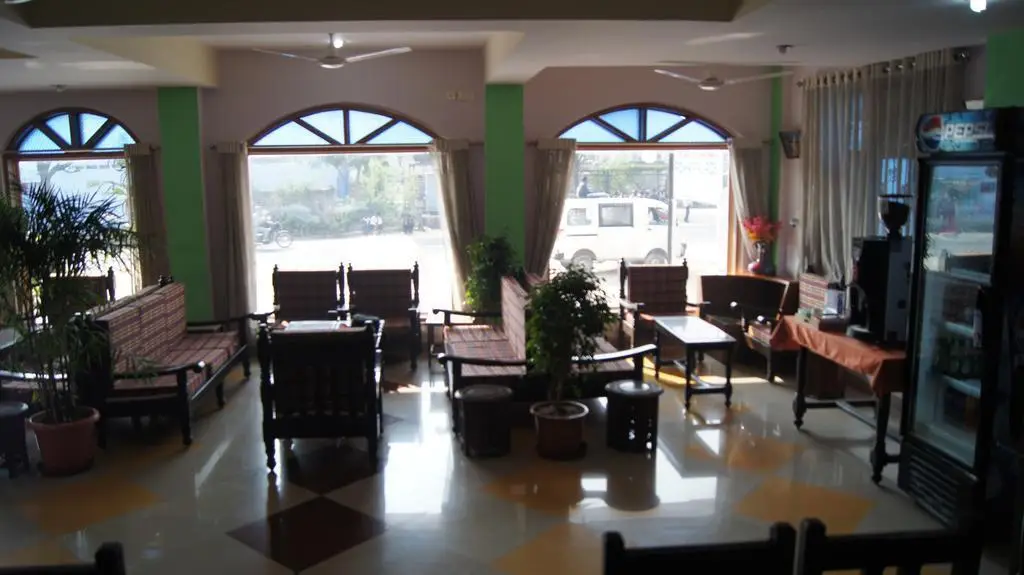 Джайпур: The Raj Palace