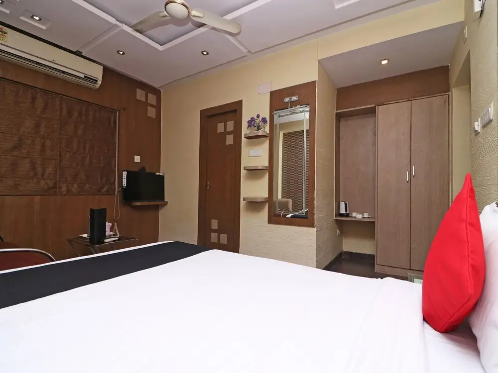 Колката: ZO Rooms AJC Bose Road