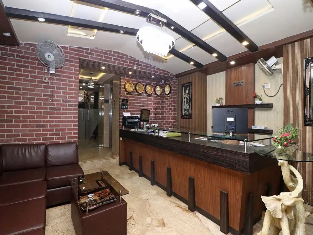 Колката: ZO Rooms AJC Bose Road
