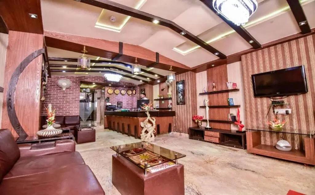 Колката: ZO Rooms AJC Bose Road