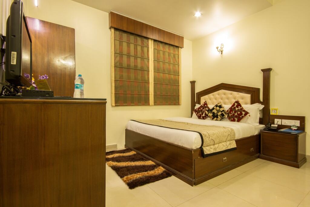 Нью-Дели: Hotel Grand Park Inn