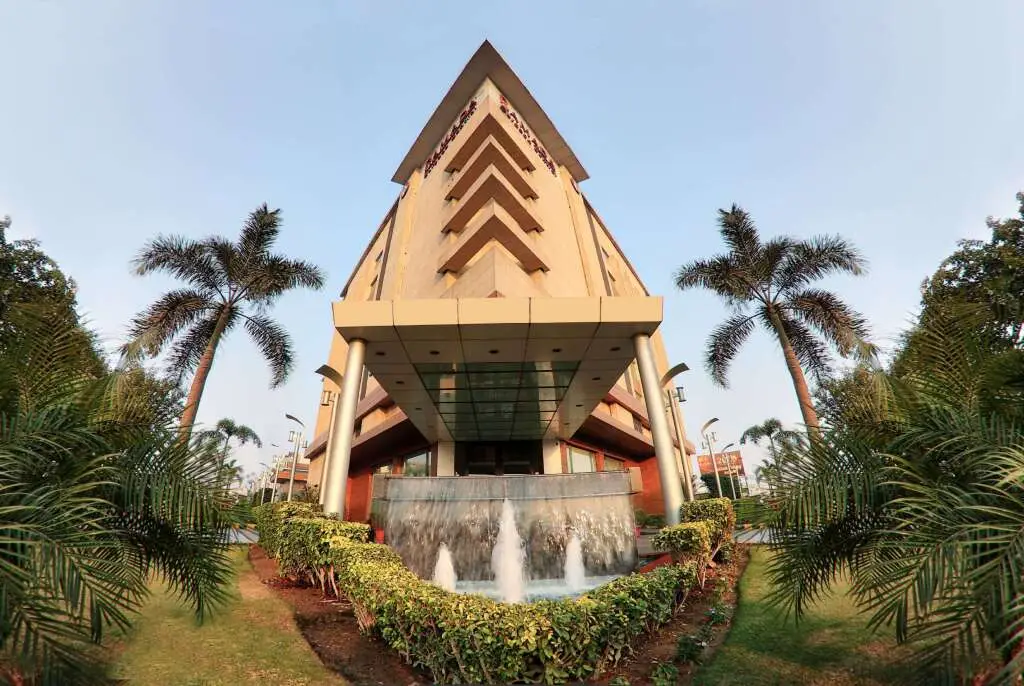 Ramada by Wyndham Gurgaon Central — фото 1