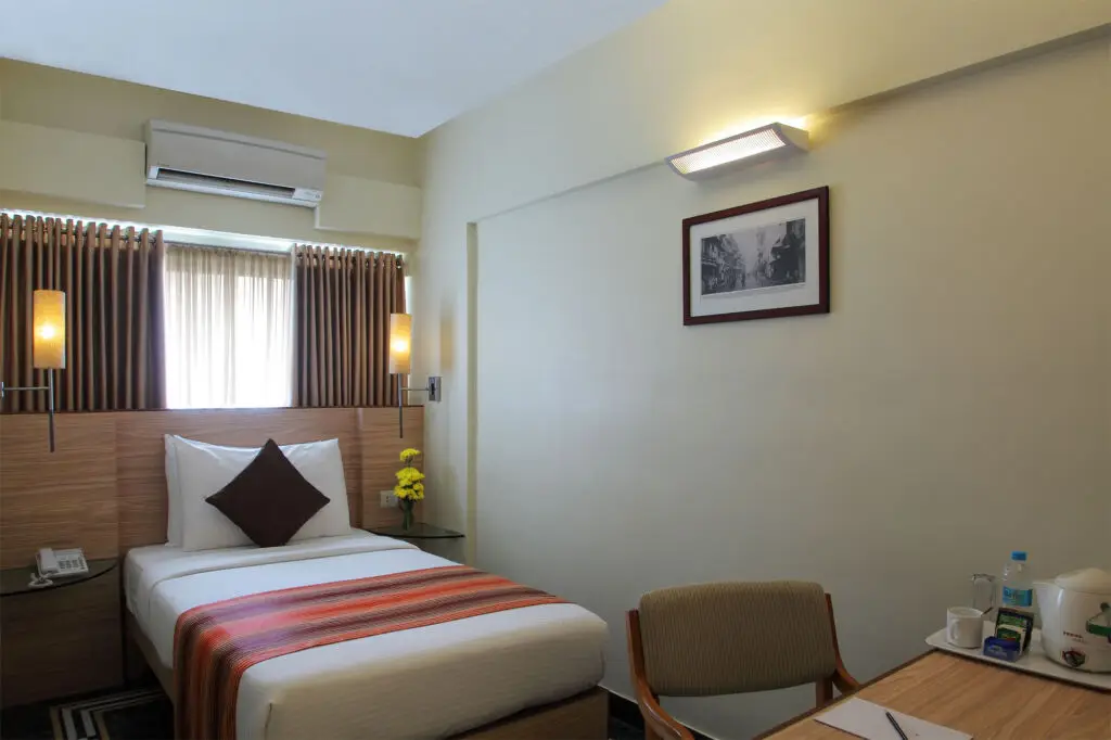 Мумбаи: Hiltop Hotel