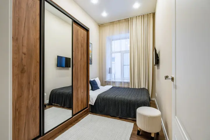 Санкт-Петербург: Апартаменты Sergeew Apartments 2-х комнатный апартамент у Английской набережной