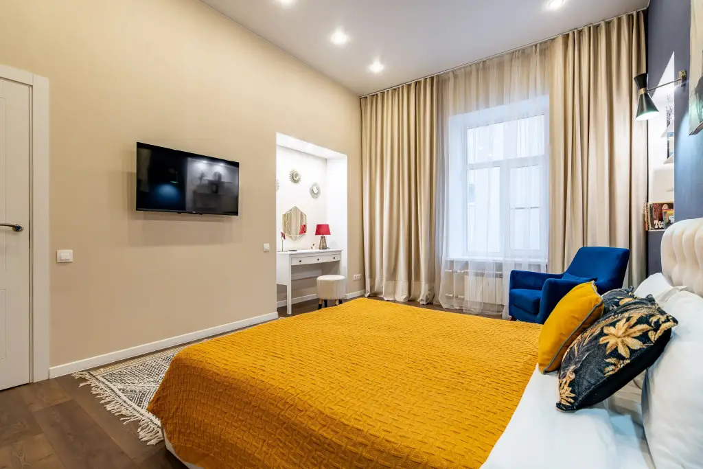 Санкт-Петербург: Апартаменты Sergeew Apartments 2-х комнатный апартамент у Английской набережной