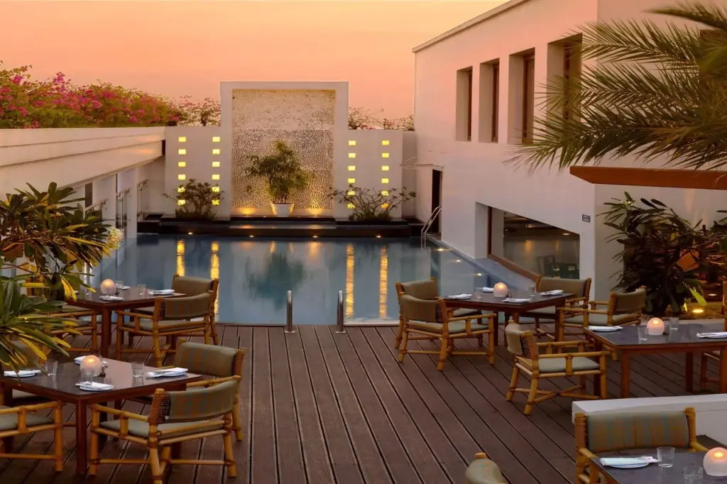 Ченнаи: The Raintree, St. Mary's Road