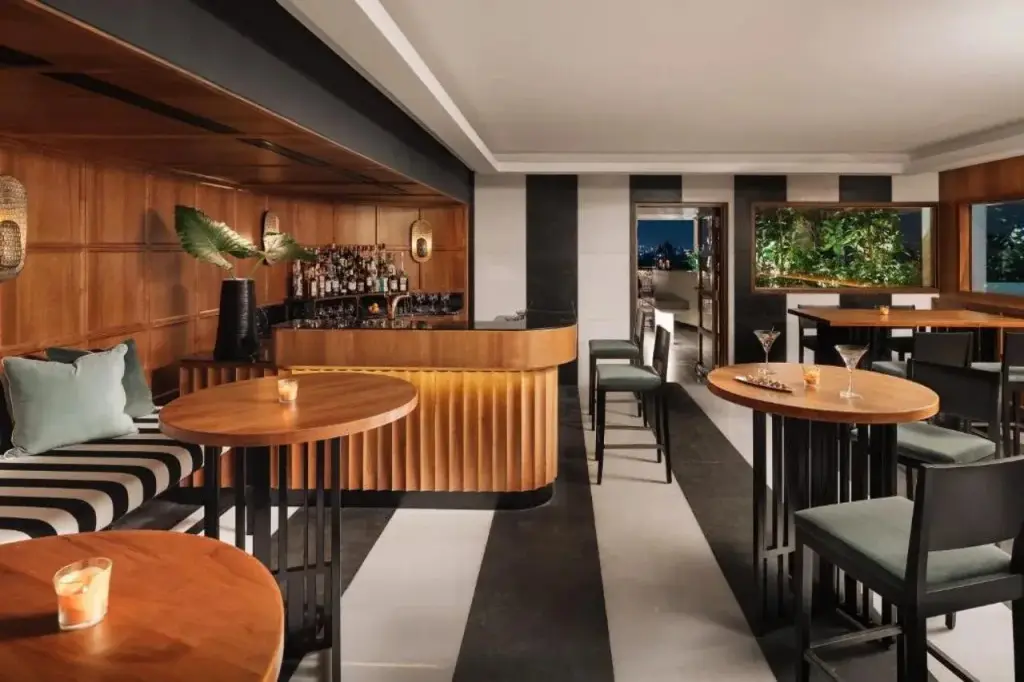 Ченнаи: The Raintree, St. Mary's Road