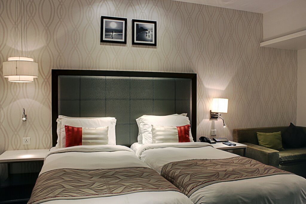 Мумбаи: The Sahil Hotel