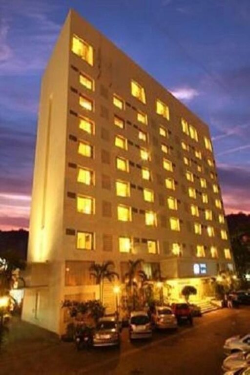 Мумбаи: The Sahil Hotel