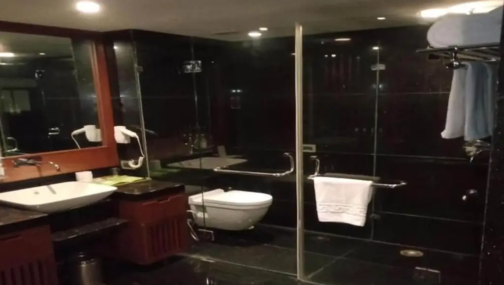 Хоспет: Royal Orchid Central Kireeti