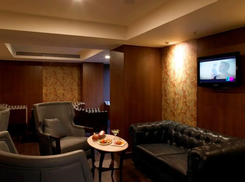 Бангалор: Royal Orchid Suites