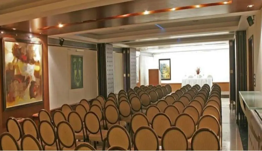Мумбаи: Diplomat Hotel