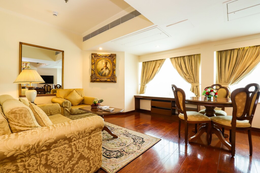 Нью-Дели: Hotel The Royal Plaza