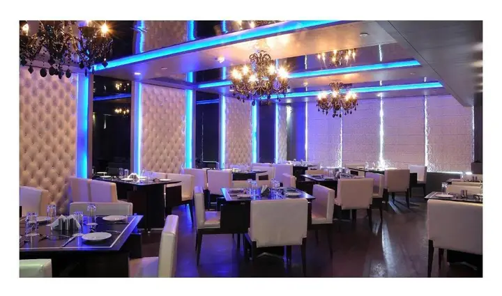 Нью-Дели: Almondz Hotel