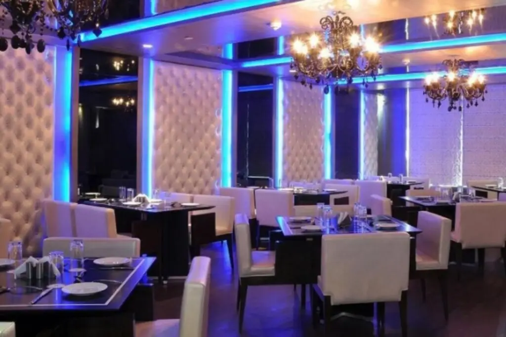 Нью-Дели: Almondz Hotel