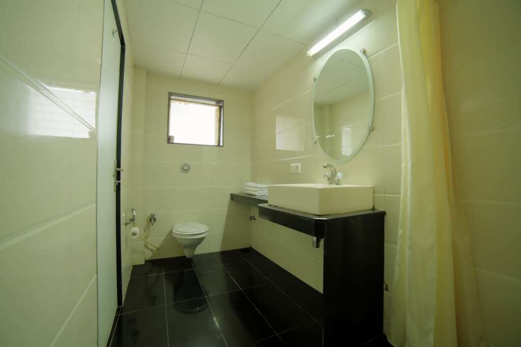 Мумбаи: Kings International Juhu