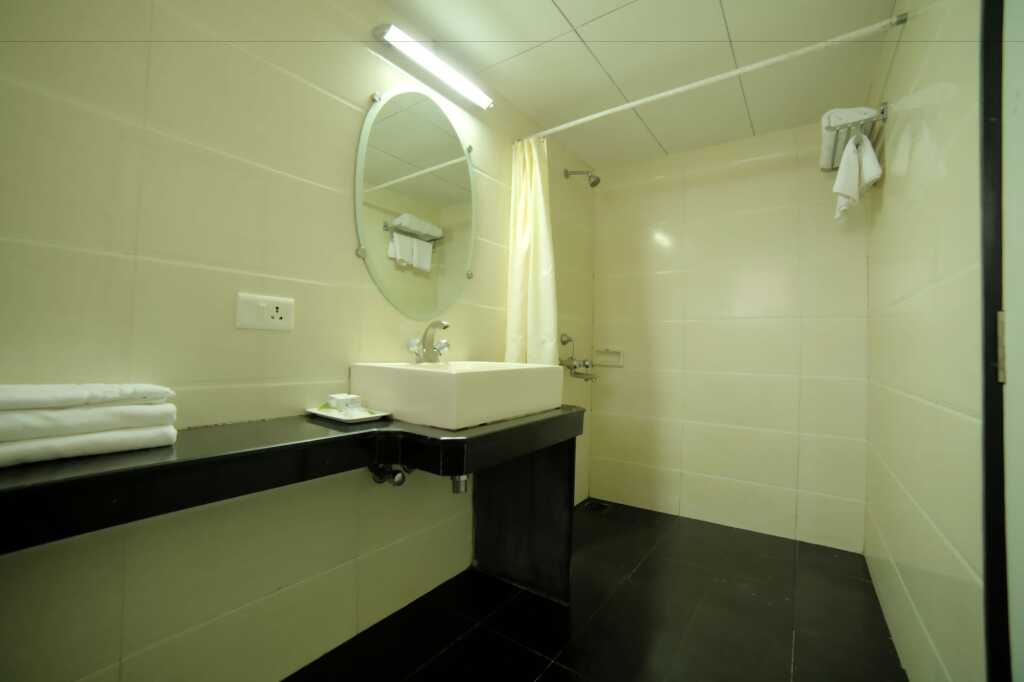 Мумбаи: Kings International Juhu