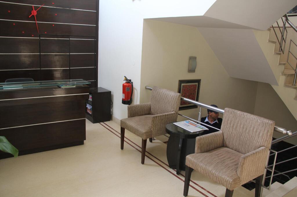 Гуруграм: Ahuja Residency Parklane