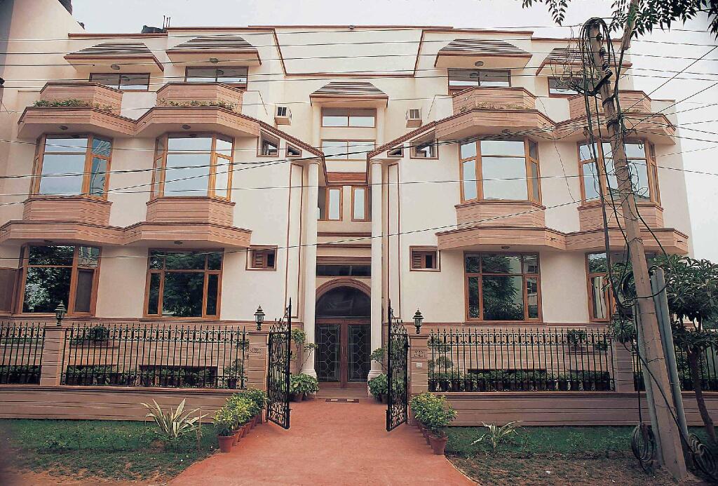 Ahuja Residency, Dlf Phase II — фото 1