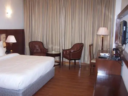Нью-Дели: Lilywhite Hotel