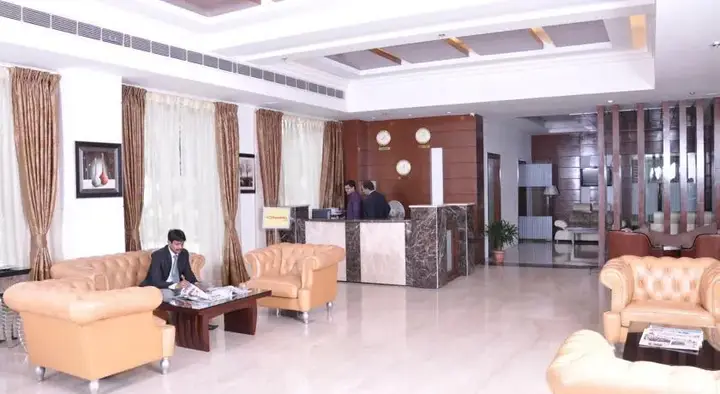 Нью-Дели: Lilywhite Hotel