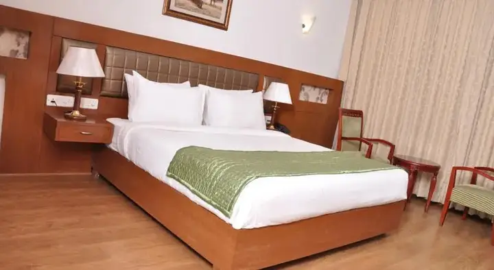 Нью-Дели: Lilywhite Hotel