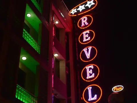 Revels Plum Hotel — фото 1
