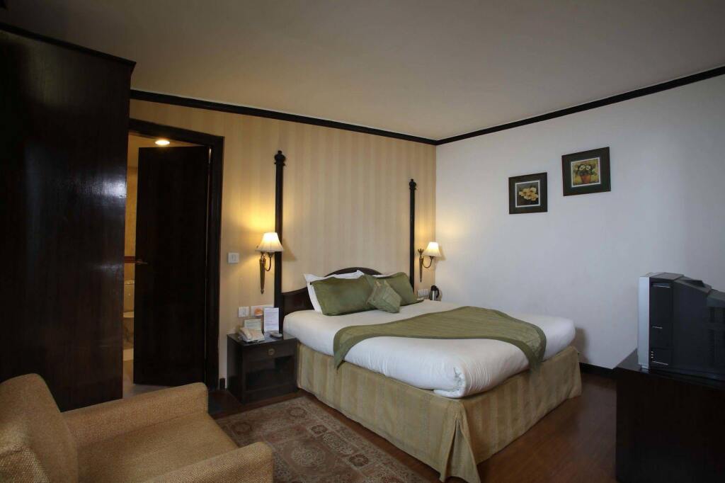 Наинитал: Shervani Hilltop Resort
