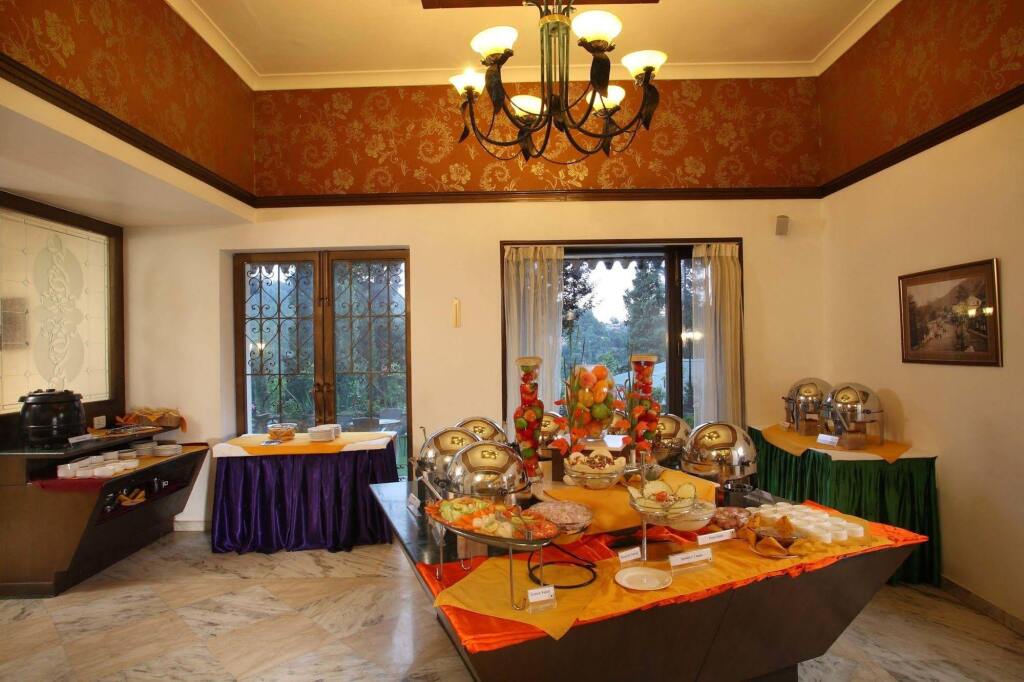 Наинитал: Shervani Hilltop Resort