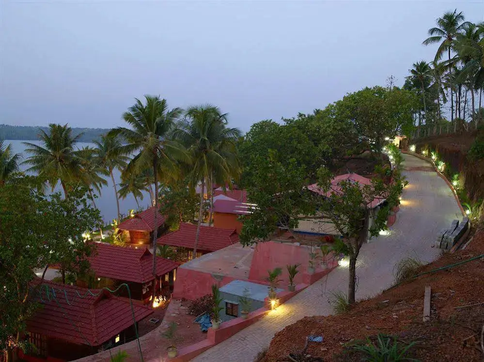 Коллам: Cambay Palm Lagoon