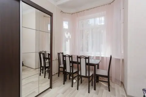 Апартаменты в немецком доме с высокими потолками — фото 1