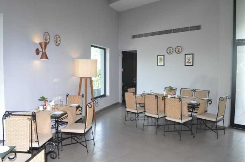 Наинитал: Aranya Safari Resort - The Corbett National Park