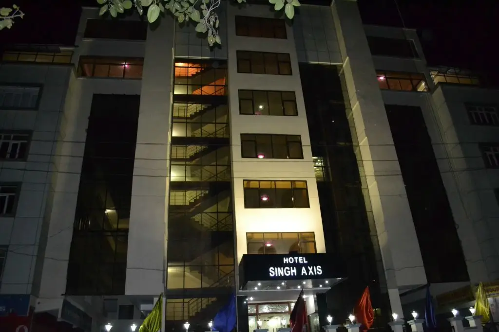Катра: Hotel Singh Axis