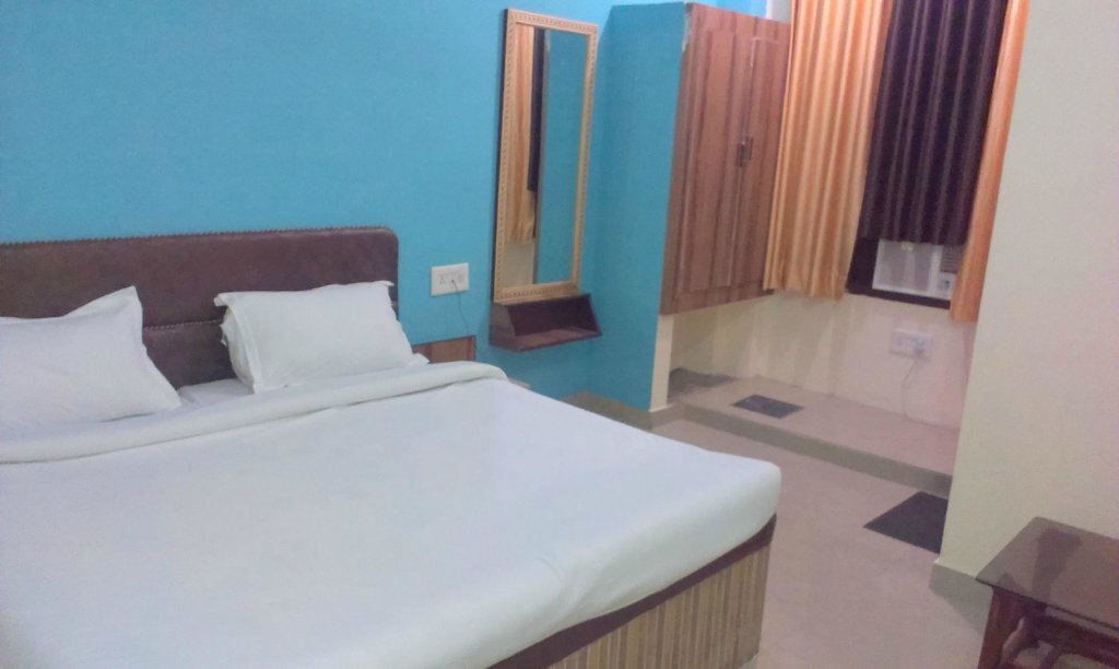 Катра: Hotel Singh Axis