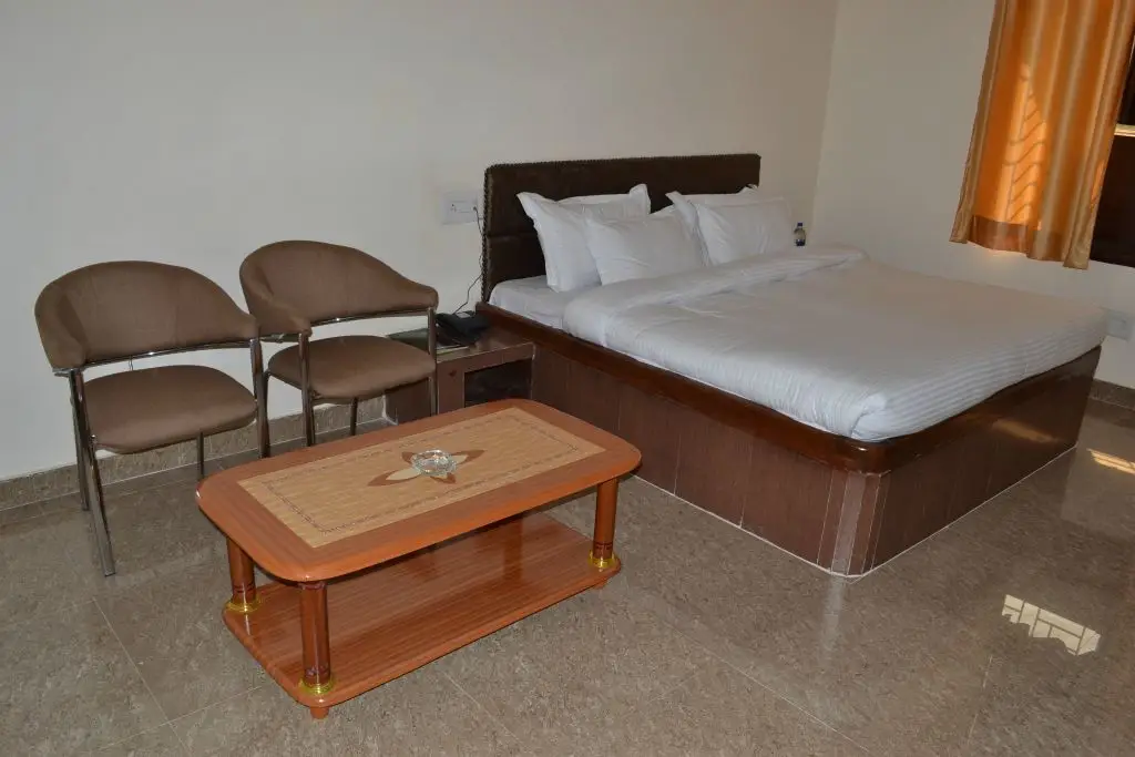 Катра: Hotel Singh Axis