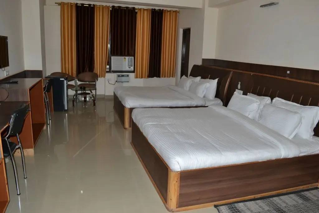 Катра: Hotel Singh Axis