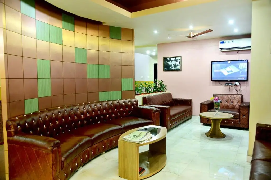 Наинитал: Royal Court Ananta Express