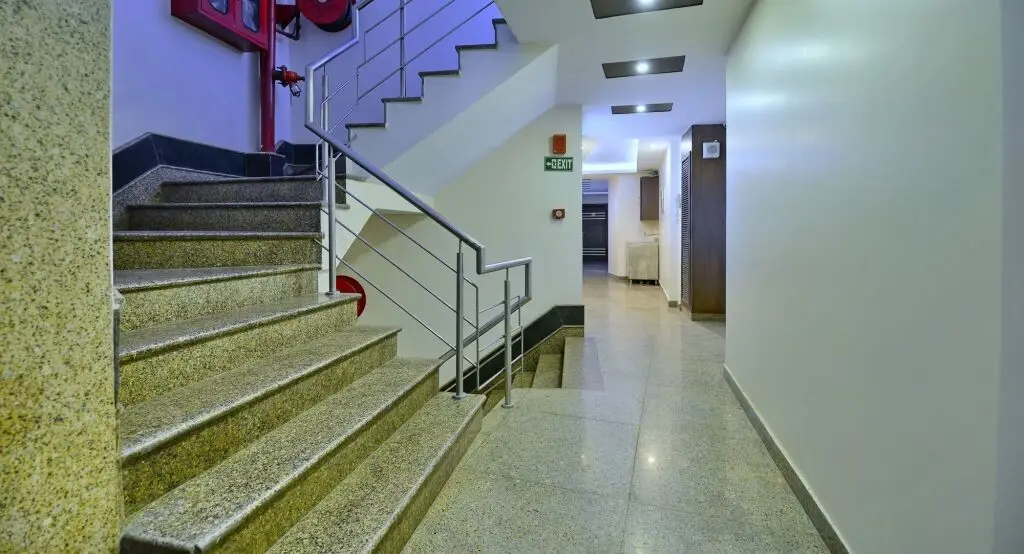 Нью-Дели: Hotel Emporio