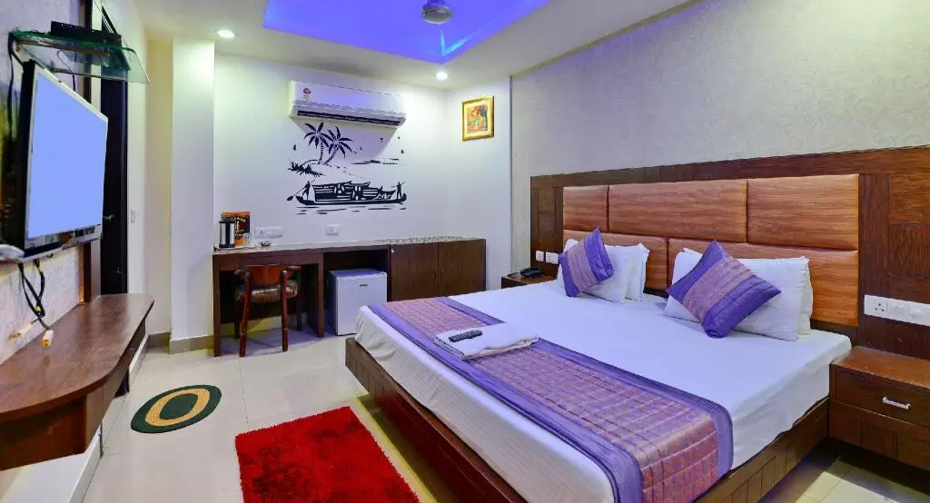 Нью-Дели: Hotel Emporio