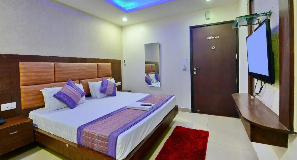 Нью-Дели: Hotel Emporio