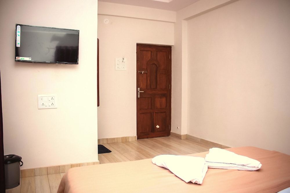 Киим: Hotel Sea View(A Beach Property)
