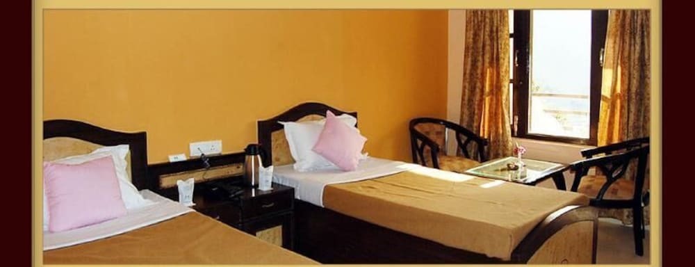 Раникхет: Hotel Pine Havens