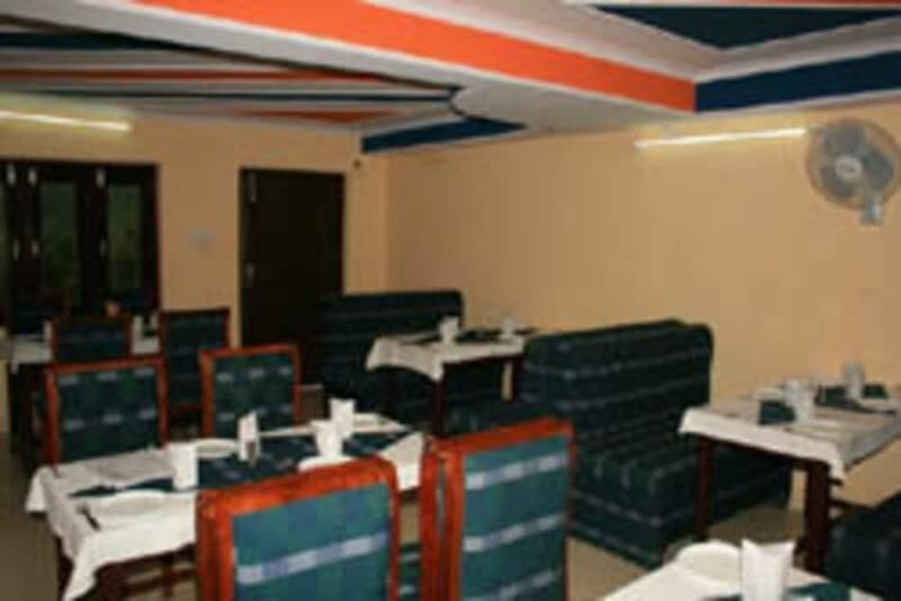 Раникхет: Hotel Pine Havens