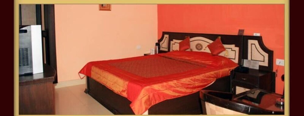 Раникхет: Hotel Pine Havens