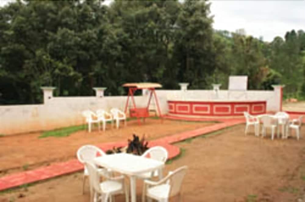 Раникхет: Hotel Pine Havens