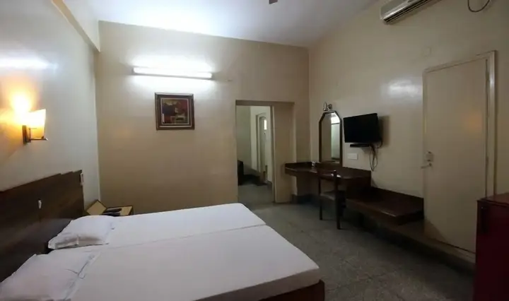 Нью-Дели: Hotel Tourist