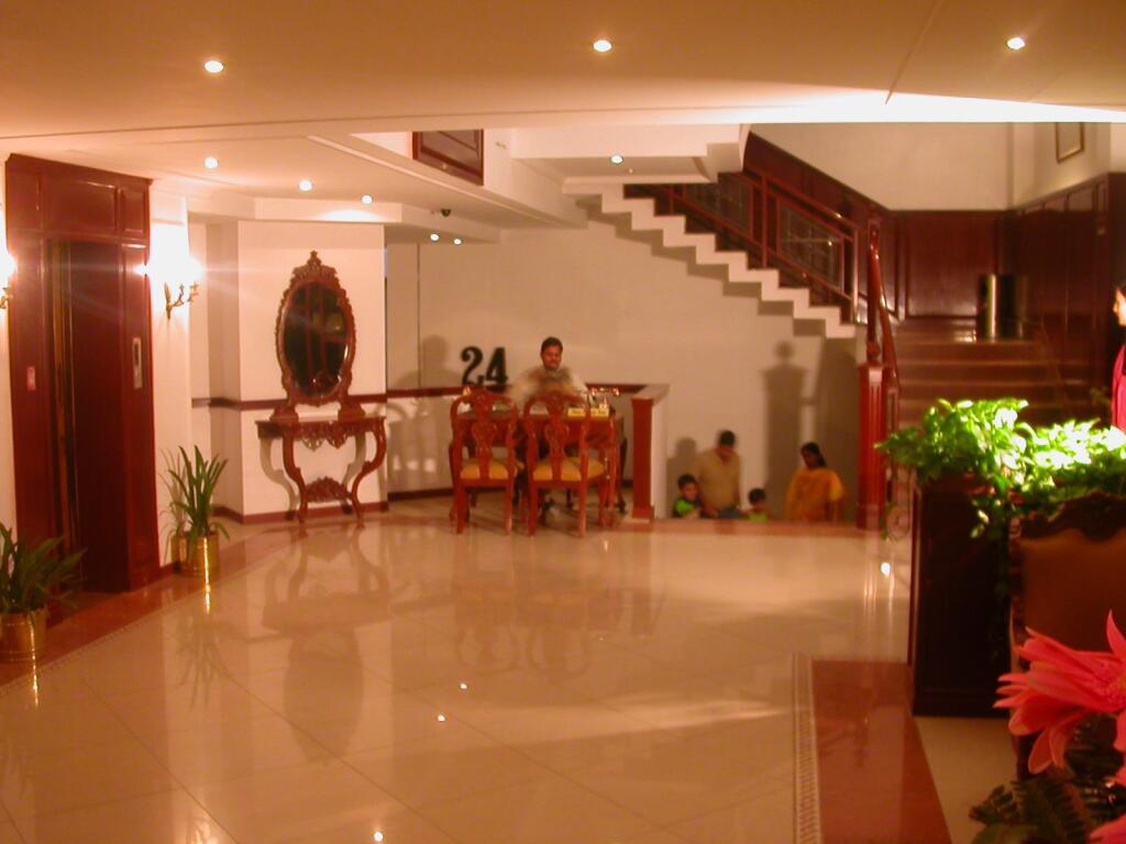 Барейлли: Hotel Swarn Towers