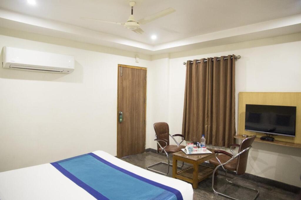 Тирупати: Hotel SLV Grand