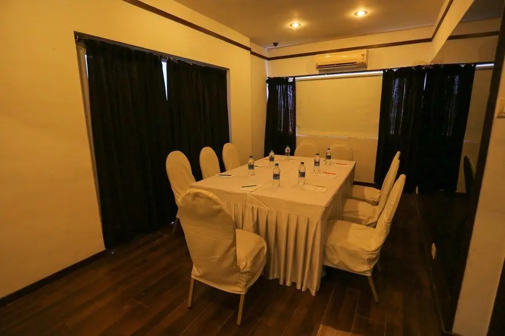 Ченнаи: Hotel Queensway Park